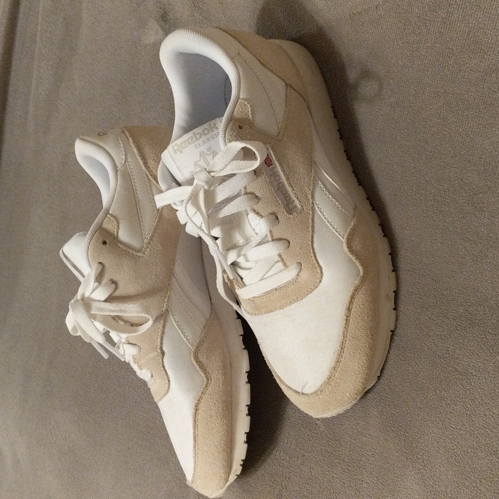 Women's Reebok Classic low top sneakers, Tan and White